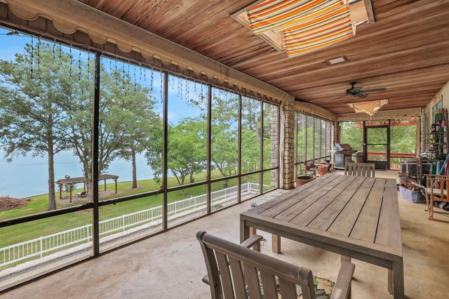425 Old Fm 224, Coldspring, TX 77331