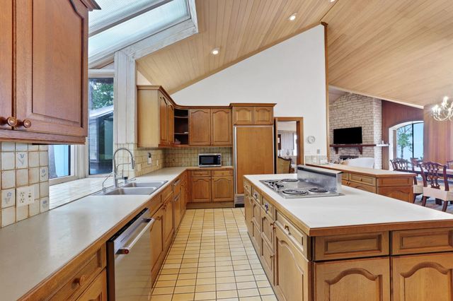 425 Old Fm 224, Coldspring, TX 77331