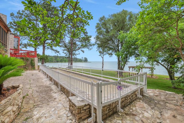 425 Old Fm 224, Coldspring, TX 77331