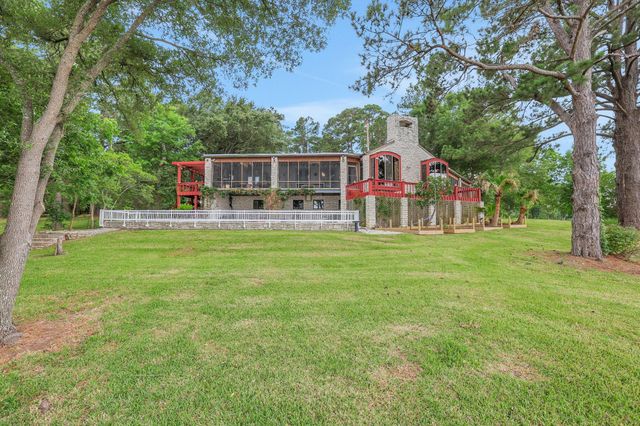 425 Old Fm 224, Coldspring, TX 77331