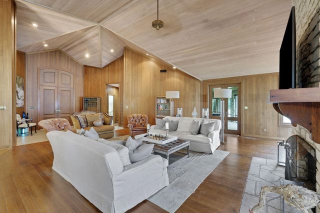 425 Old Fm 224, Coldspring, TX 77331