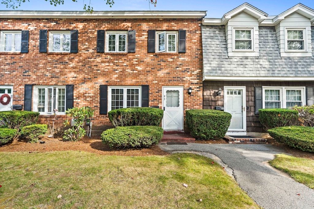 95 Pilgrim Cir 95, Methuen, MA 01844