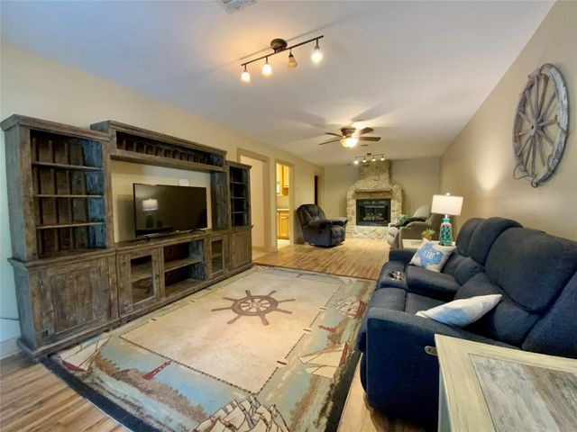 934 N Fm 356, Onalaska, TX 77360