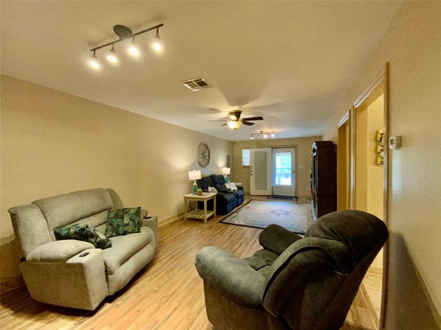 934 N Fm 356, Onalaska, TX 77360