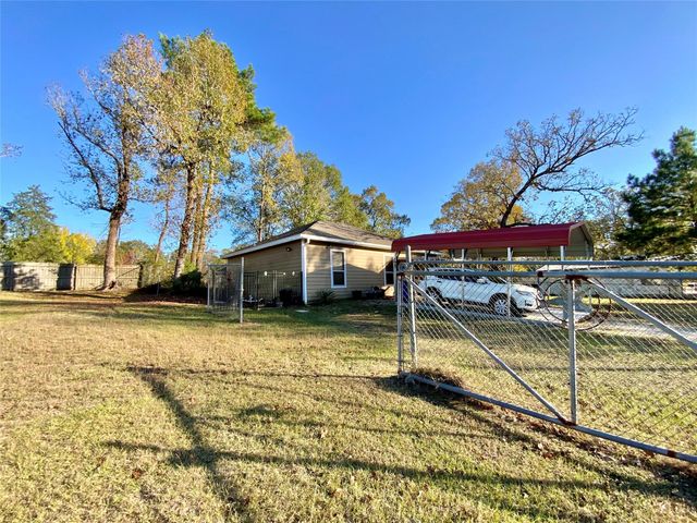 934 N Fm 356, Onalaska, TX 77360