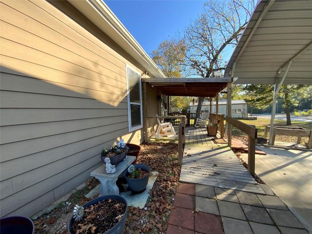 934 N Fm 356, Onalaska, TX 77360