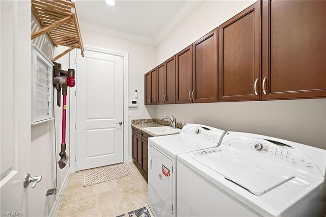 6646 Costa CIR, Naples, FL 34113