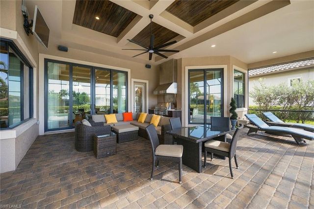 6646 Costa CIR, Naples, FL 34113