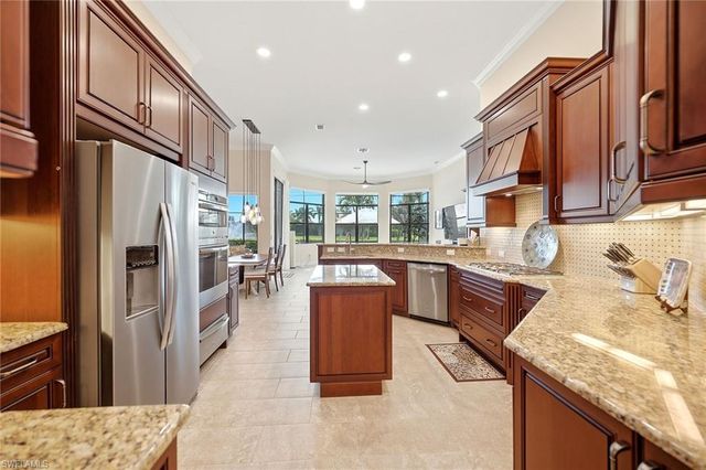 6646 Costa CIR, Naples, FL 34113
