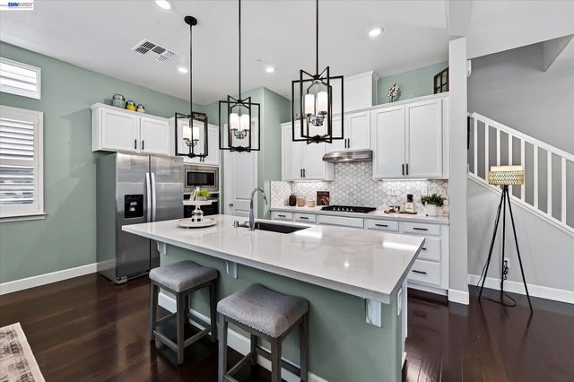 3868 Stanley Blvd, Pleasanton, CA 94566