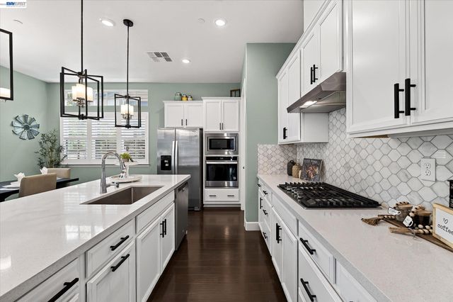 3868 Stanley Blvd, Pleasanton, CA 94566