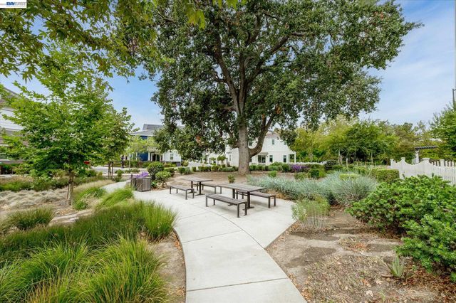 3868 Stanley Blvd, Pleasanton, CA 94566