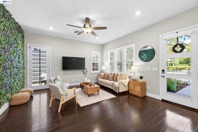 3868 Stanley Blvd, Pleasanton, CA 94566