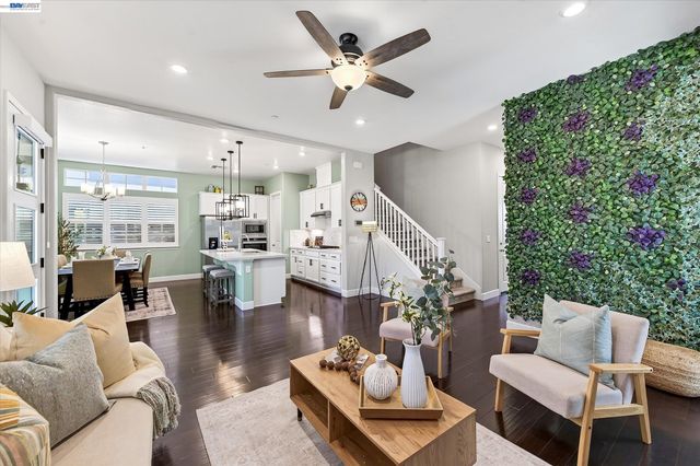 3868 Stanley Blvd, Pleasanton, CA 94566