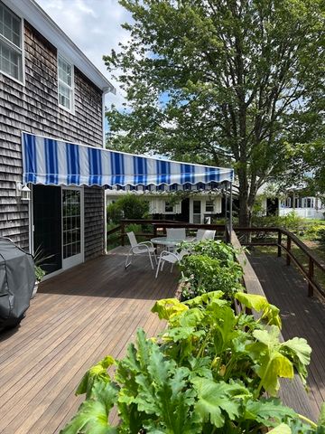 11 Macs Lane, Tisbury, MA 02568