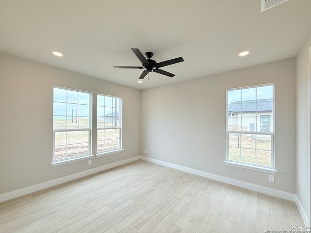 133 Camino Verde Ct, La Vernia, TX 78121