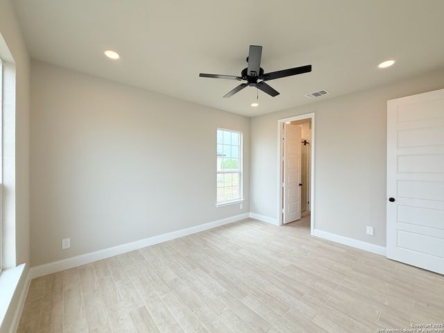 133 Camino Verde Ct, La Vernia, TX 78121