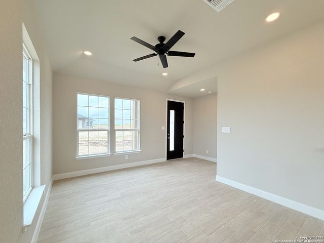 133 Camino Verde Ct, La Vernia, TX 78121
