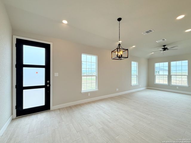 133 Camino Verde Ct, La Vernia, TX 78121