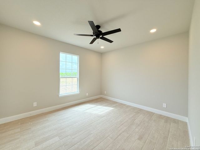 133 Camino Verde Ct, La Vernia, TX 78121