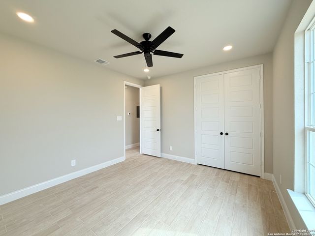 133 Camino Verde Ct, La Vernia, TX 78121