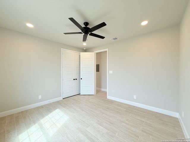 133 Camino Verde Ct, La Vernia, TX 78121