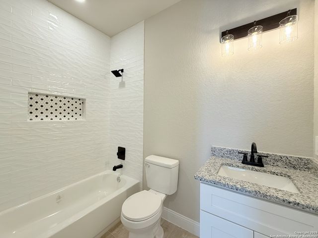 133 Camino Verde Ct, La Vernia, TX 78121