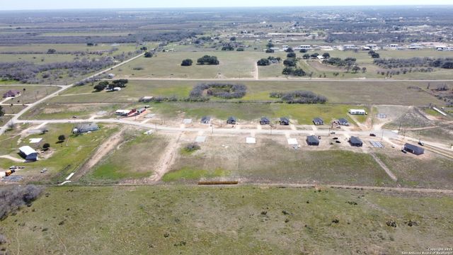 133 Camino Verde Ct, La Vernia, TX 78121