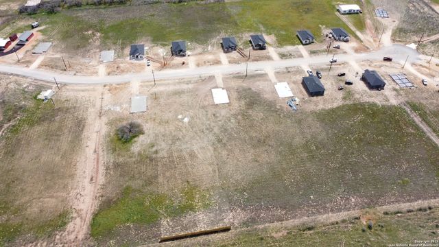 133 Camino Verde Ct, La Vernia, TX 78121
