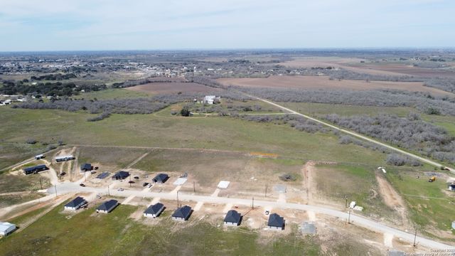 133 Camino Verde Ct, La Vernia, TX 78121