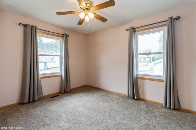805 Parkview Lane, Carlisle, IA 50047