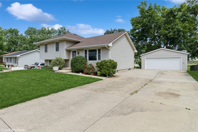 805 Parkview Lane, Carlisle, IA 50047