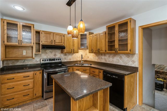 805 Parkview Lane, Carlisle, IA 50047