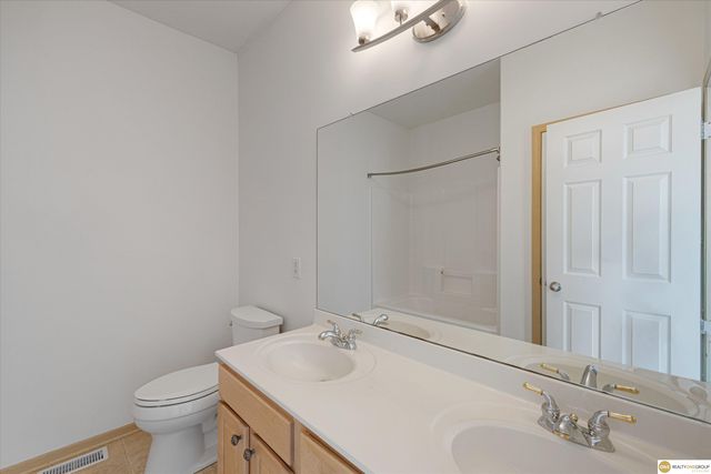 3958 S 190th Street, Omaha, NE 68130