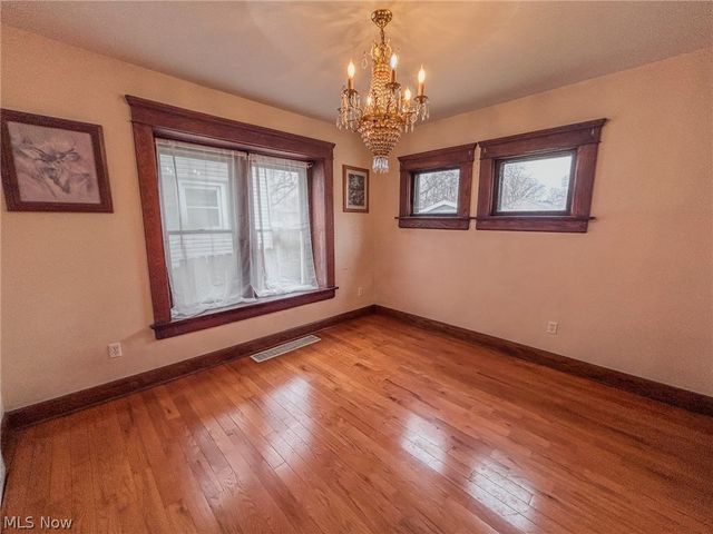 600 Robinette Court, Akron, OH 44310