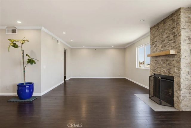 726 Elm Avenue 403, Long Beach, CA 90813