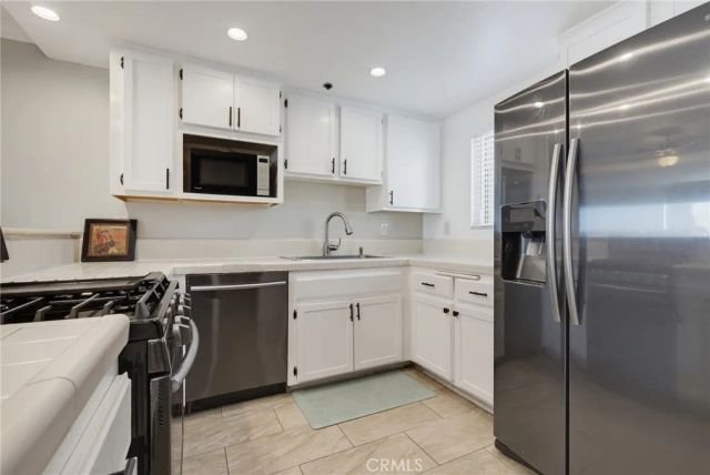 726 Elm Avenue 403, Long Beach, CA 90813