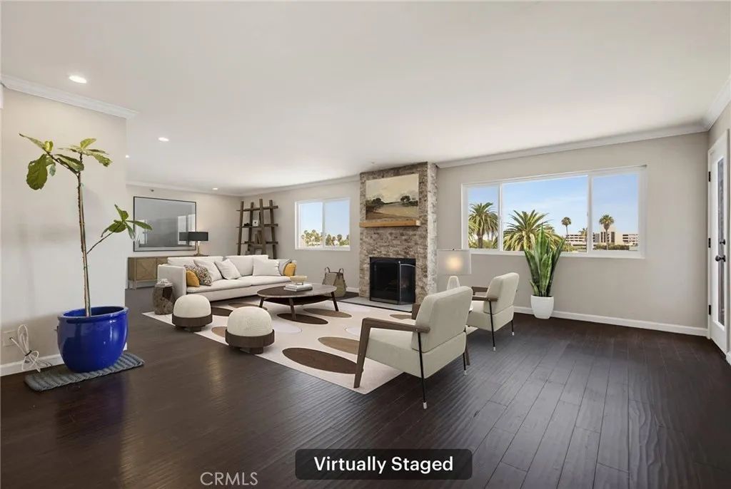 726 Elm Avenue 403, Long Beach, CA 90813