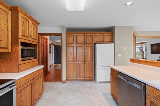 2767 ENGLEWOOD ROAD, Green Bay, WI 54311