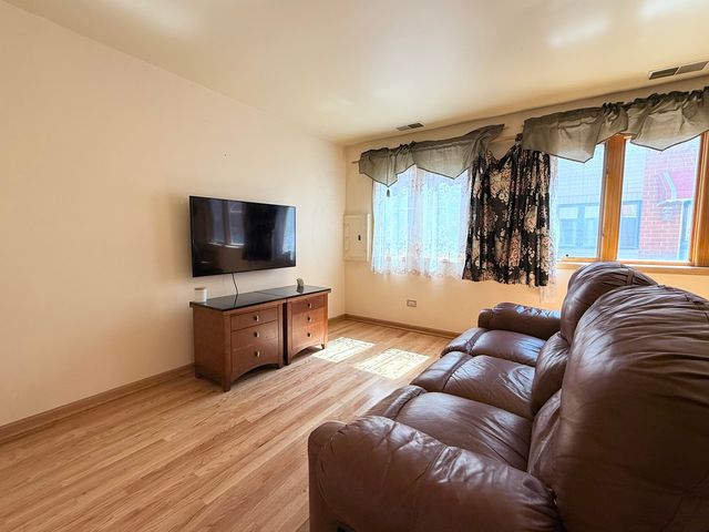 2105 S Tan Court C, Chicago, IL 60616