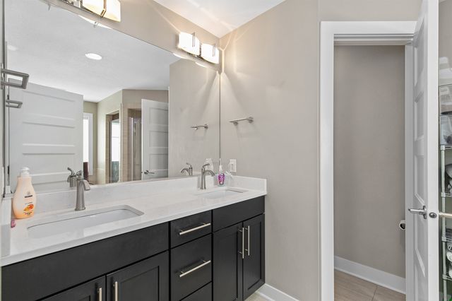 2762 NW 166th Court, Clive, IA 50325