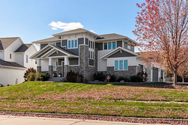 2762 NW 166th Court, Clive, IA 50325