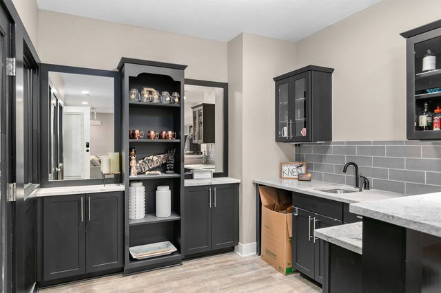 2762 NW 166th Court, Clive, IA 50325