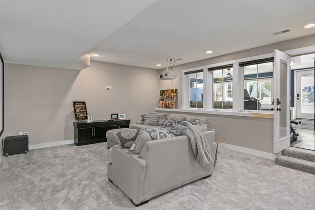 2762 NW 166th Court, Clive, IA 50325