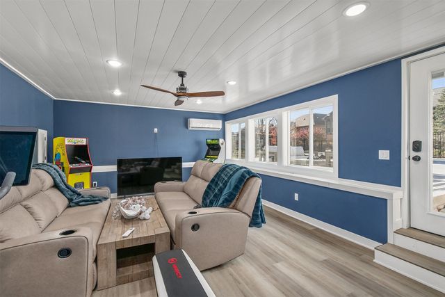 2762 NW 166th Court, Clive, IA 50325