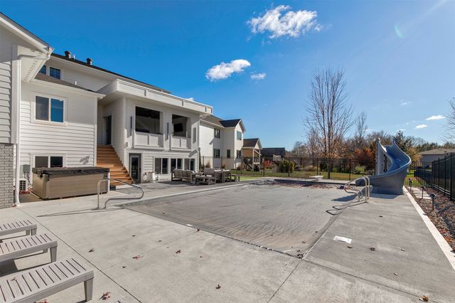 2762 NW 166th Court, Clive, IA 50325