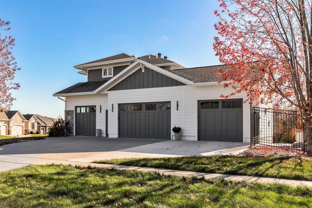 2762 NW 166th Court, Clive, IA 50325