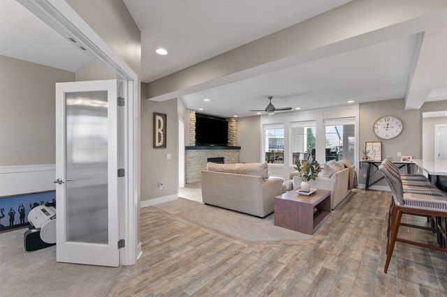 2762 NW 166th Court, Clive, IA 50325