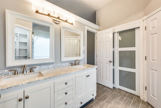 4817 Dogleg Drive, Haltom City, TX 76117