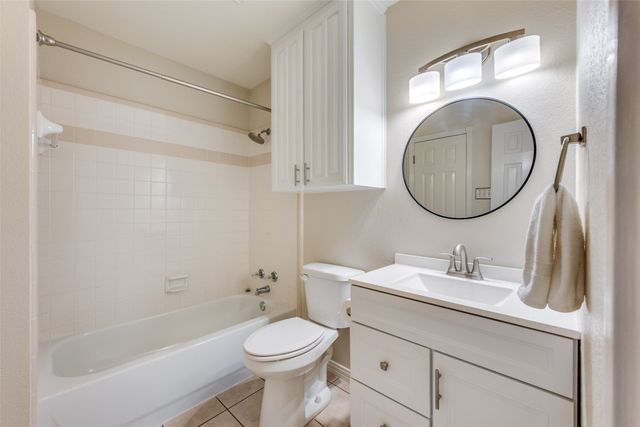 4817 Dogleg Drive, Haltom City, TX 76117